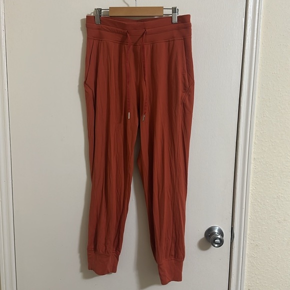 EUC Lululemon Ready to Rulu High-Rise Cropped Jogger Orange size 6 - Picture 2 of 7